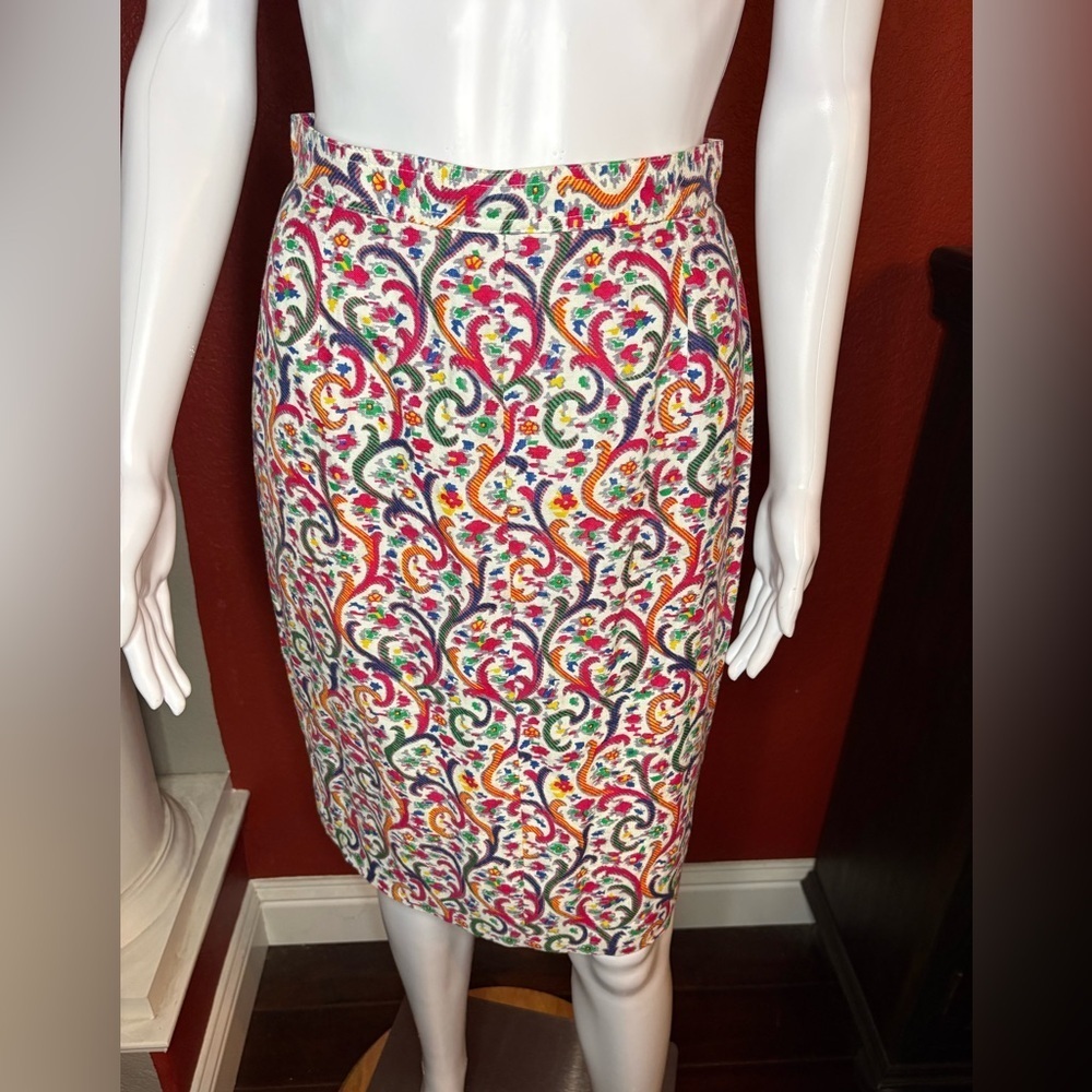 Valentino Vintage Linen Multicolor Patterned Pencil Skirt. Size 8